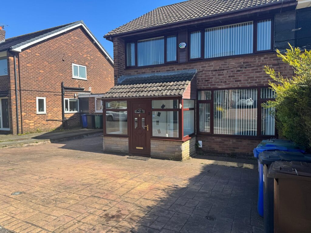 Rochford Avenue - Whitefield  - Greater Manchester - M45