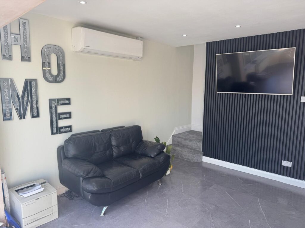 Rochford Avenue - Whitefield  - Greater Manchester - M45